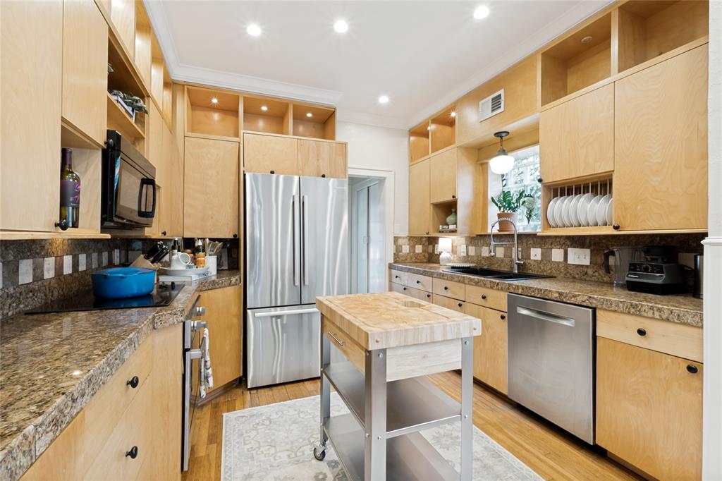 1151 N Winnetka Avenue Property Photo 13
