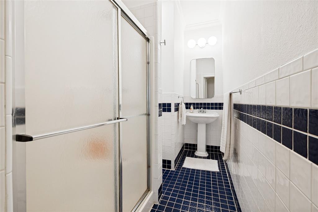 1151 N Winnetka Avenue Property Photo 17