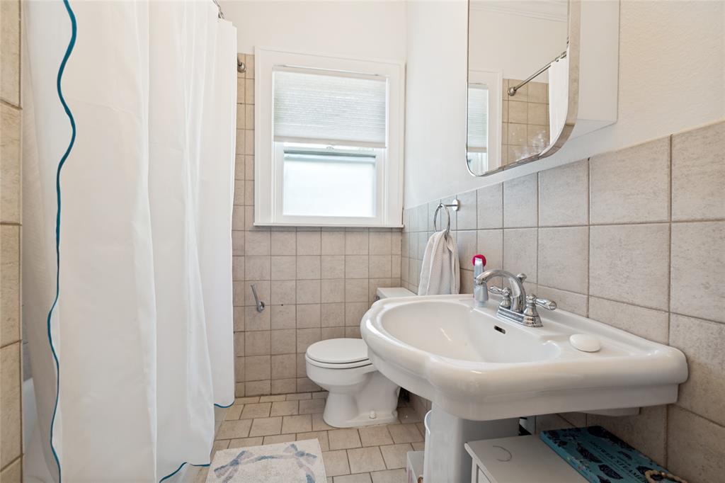 1151 N Winnetka Avenue Property Photo 18