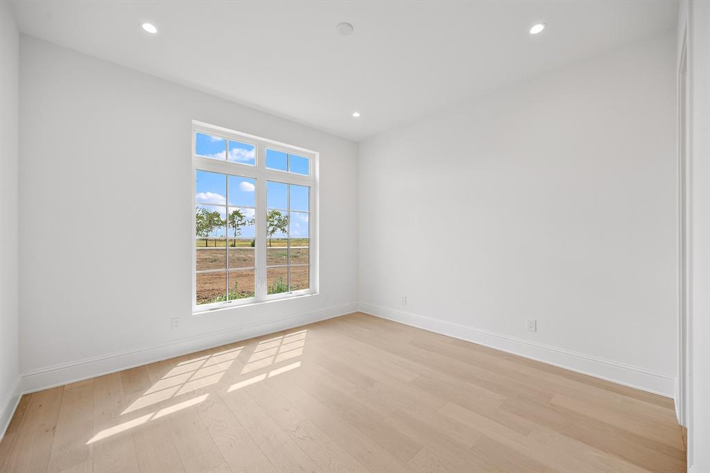 1111 Lakeway Drive Property Photo 30