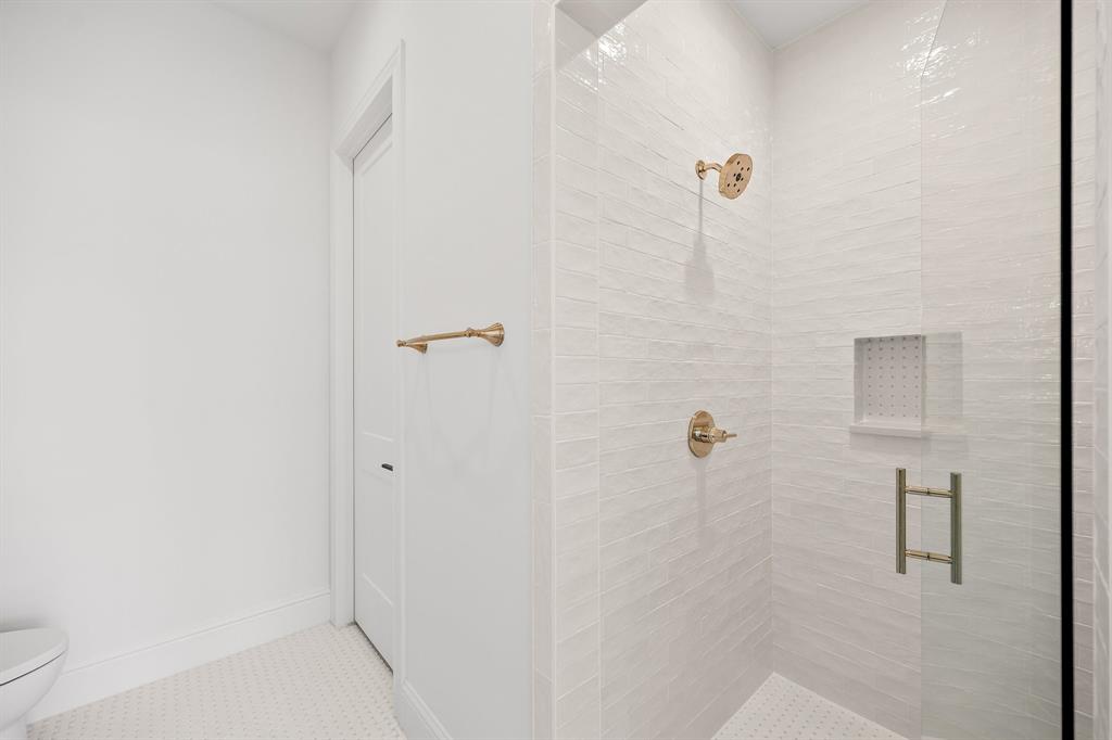 1111 Lakeway Drive Property Photo 31