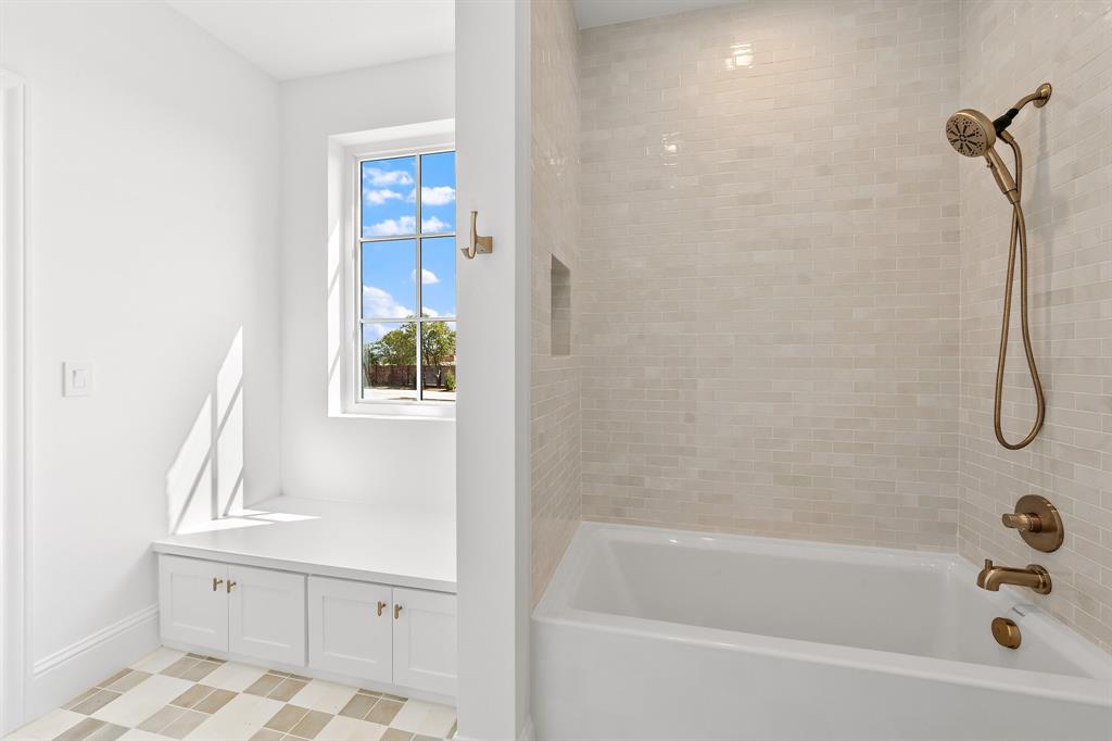 1111 Lakeway Drive Property Photo 33