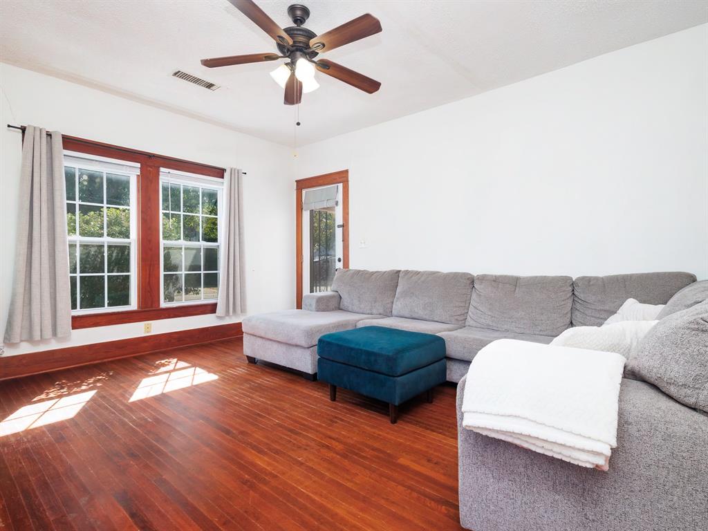 211 N Nueces Street Property Photo 11