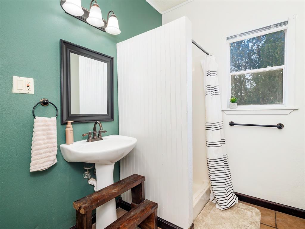 211 N Nueces Street Property Photo 19