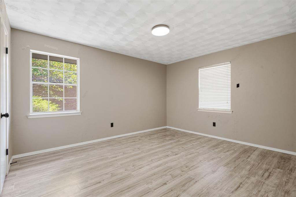 439 Shorewood Drive Property Photo 11