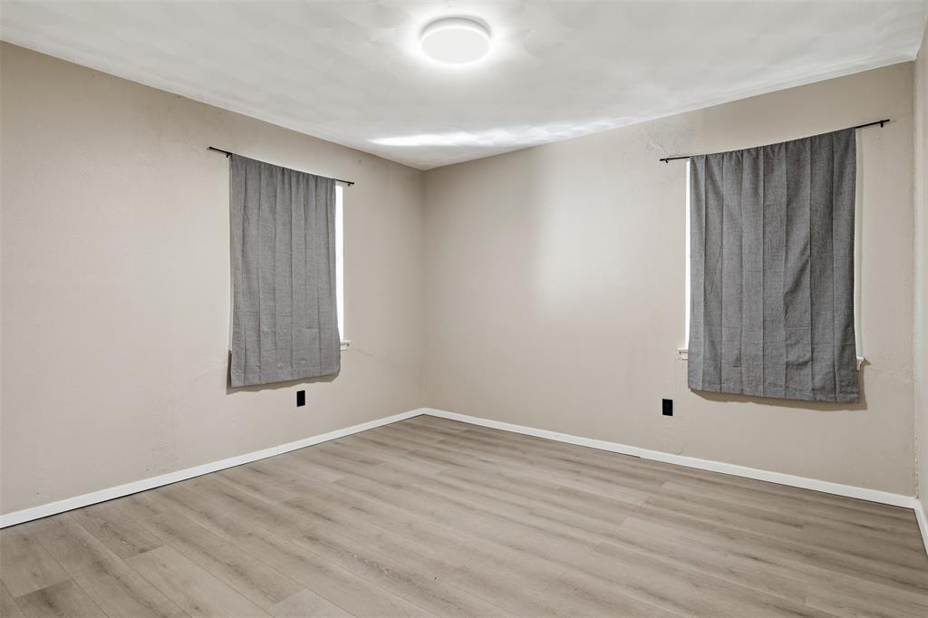 439 Shorewood Drive Property Photo 16