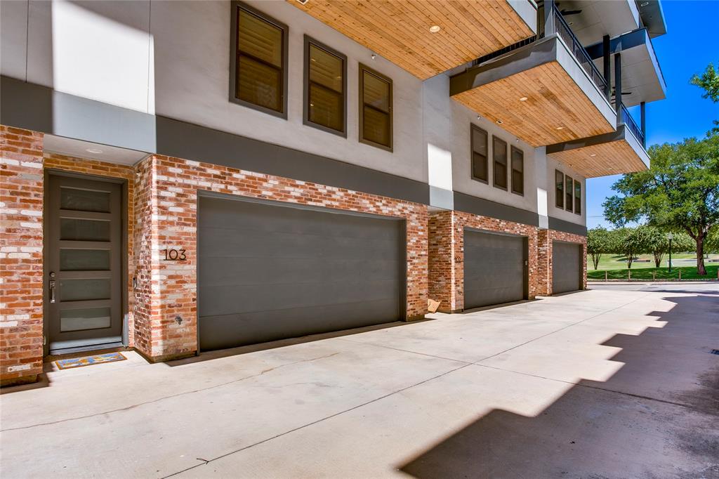 2127 Clark Street 103 Property Photo 2