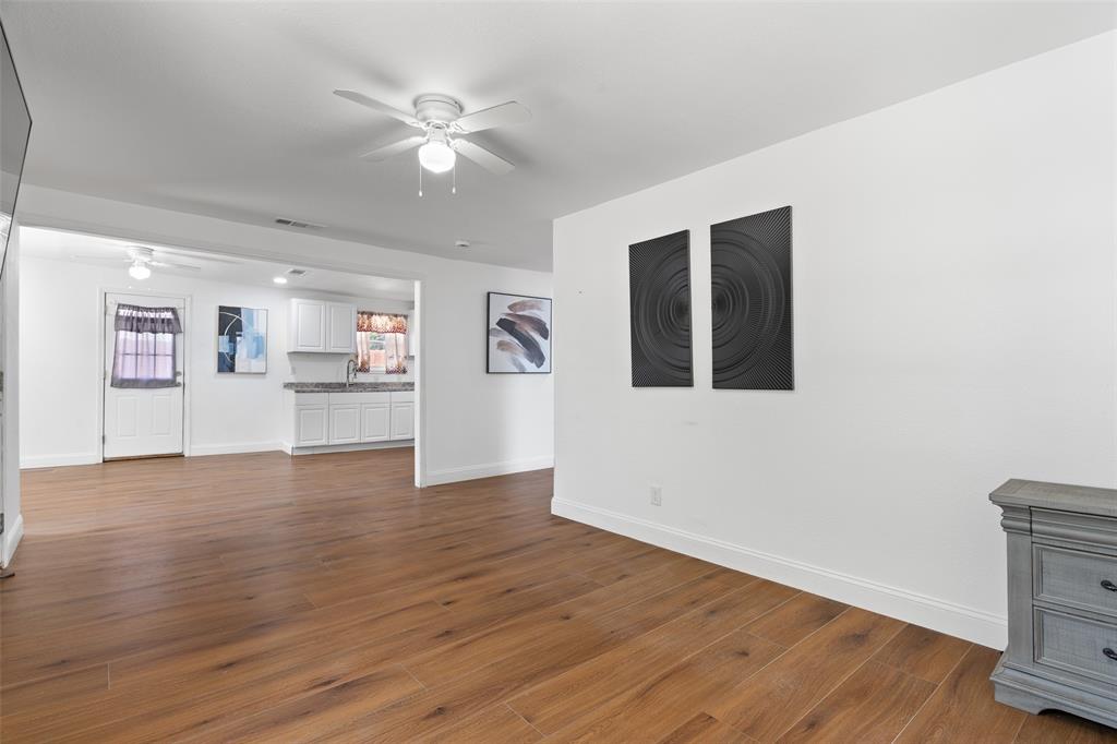 2803 Dennis Circle Property Photo 2