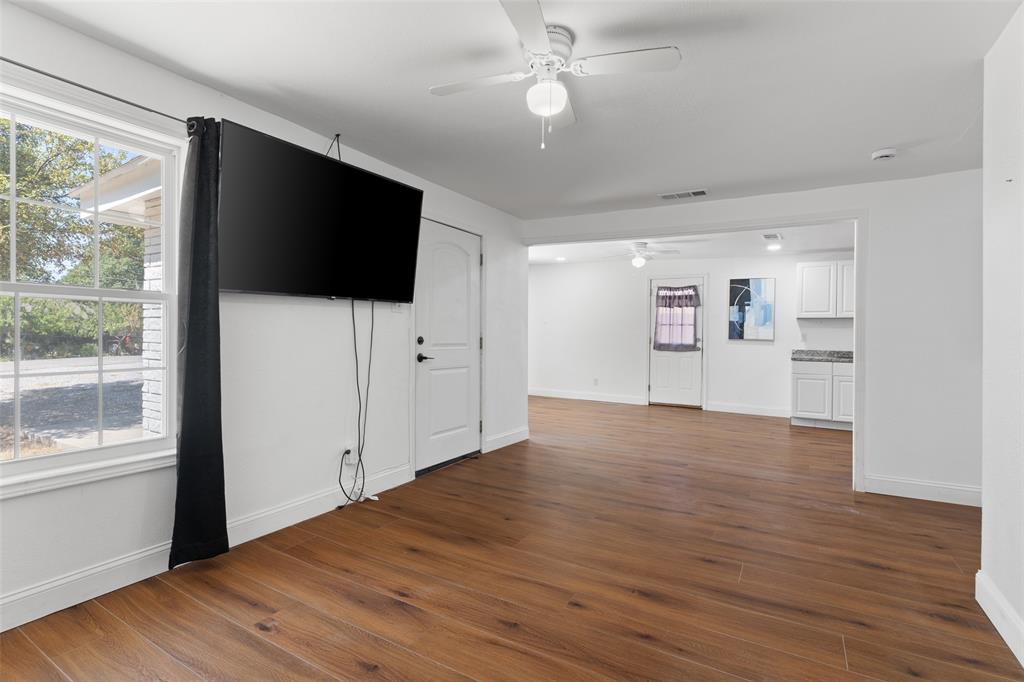 2803 Dennis Circle Property Photo 4