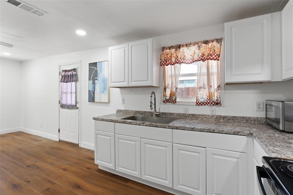 2803 Dennis Circle Property Photo 8