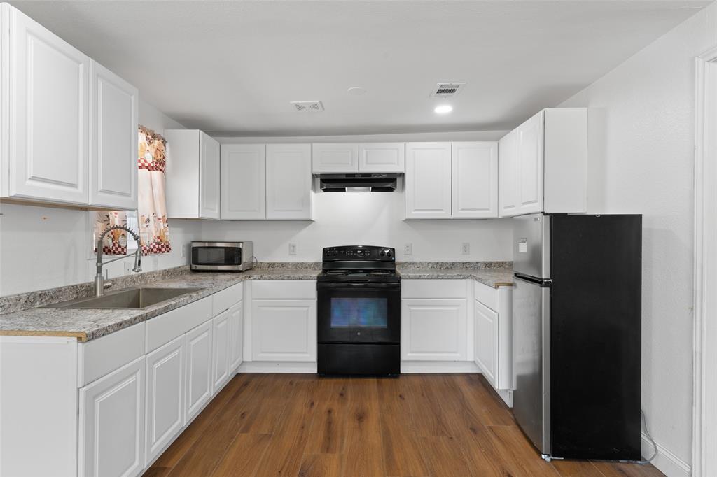 2803 Dennis Circle Property Photo 9
