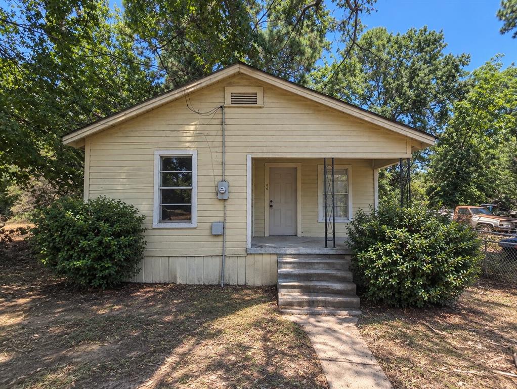 464 E 75th Property Photo 1