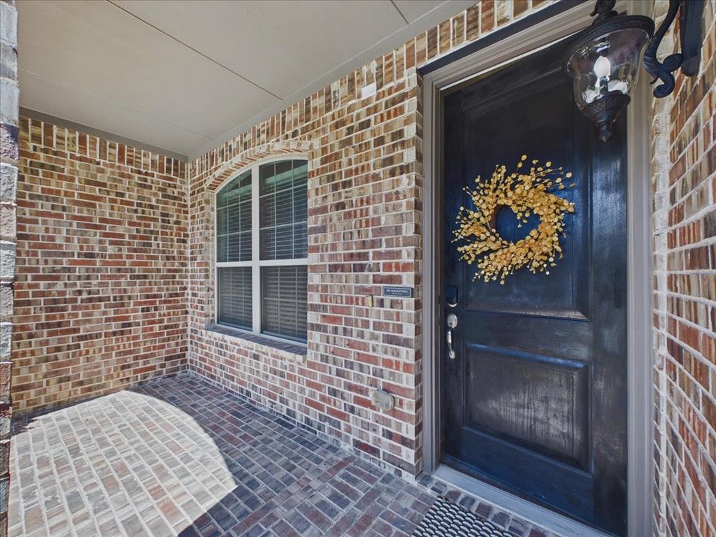 916 Boardwalk Way Property Photo 3