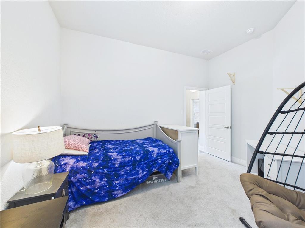 916 Boardwalk Way Property Photo 9