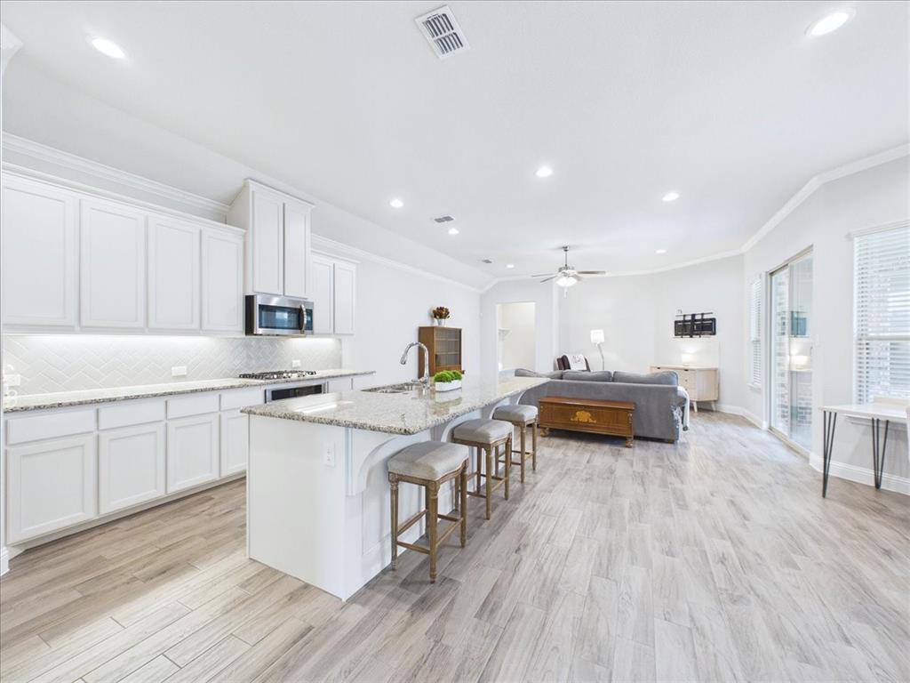 916 Boardwalk Way Property Photo 10