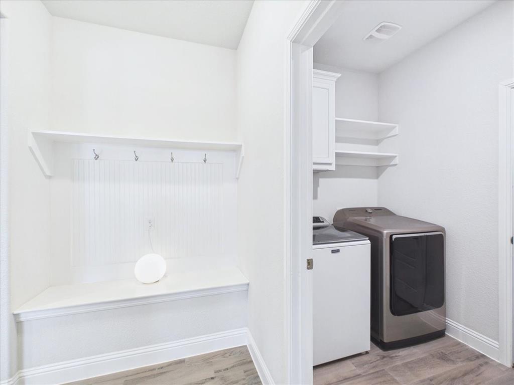 916 Boardwalk Way Property Photo 17