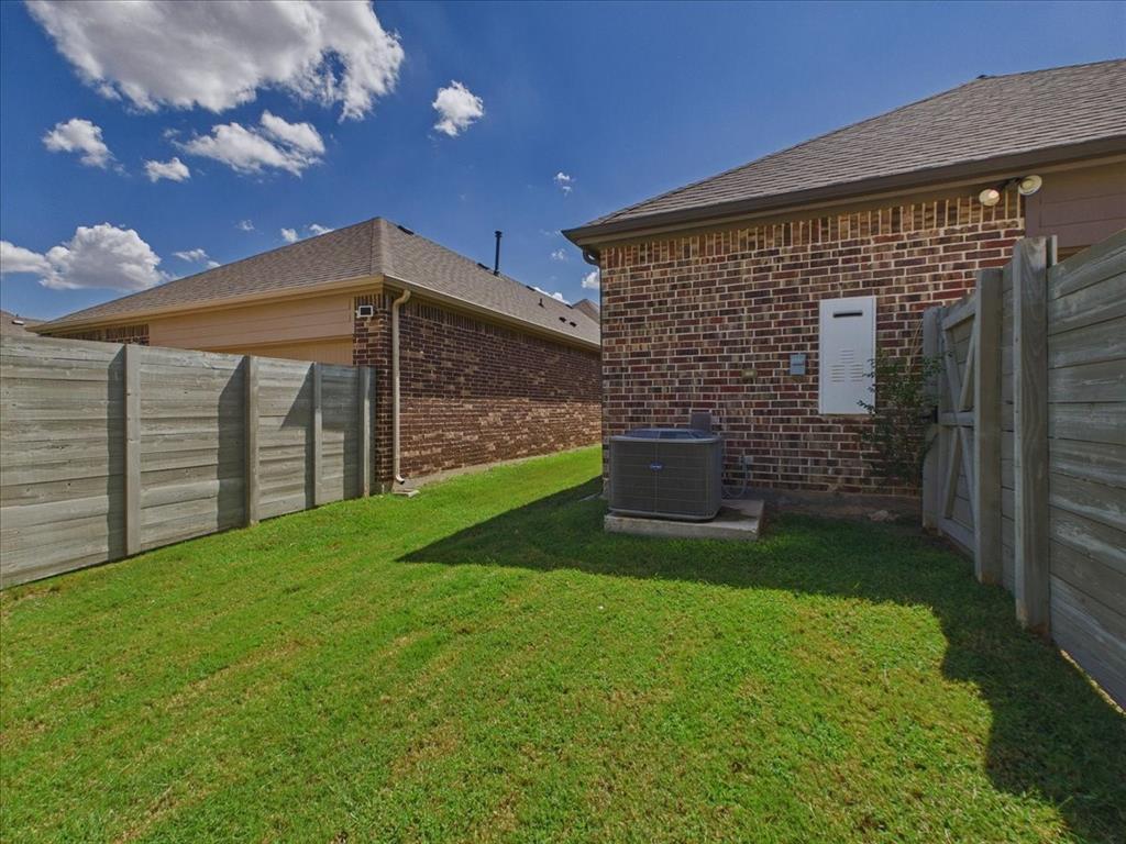 916 Boardwalk Way Property Photo 26