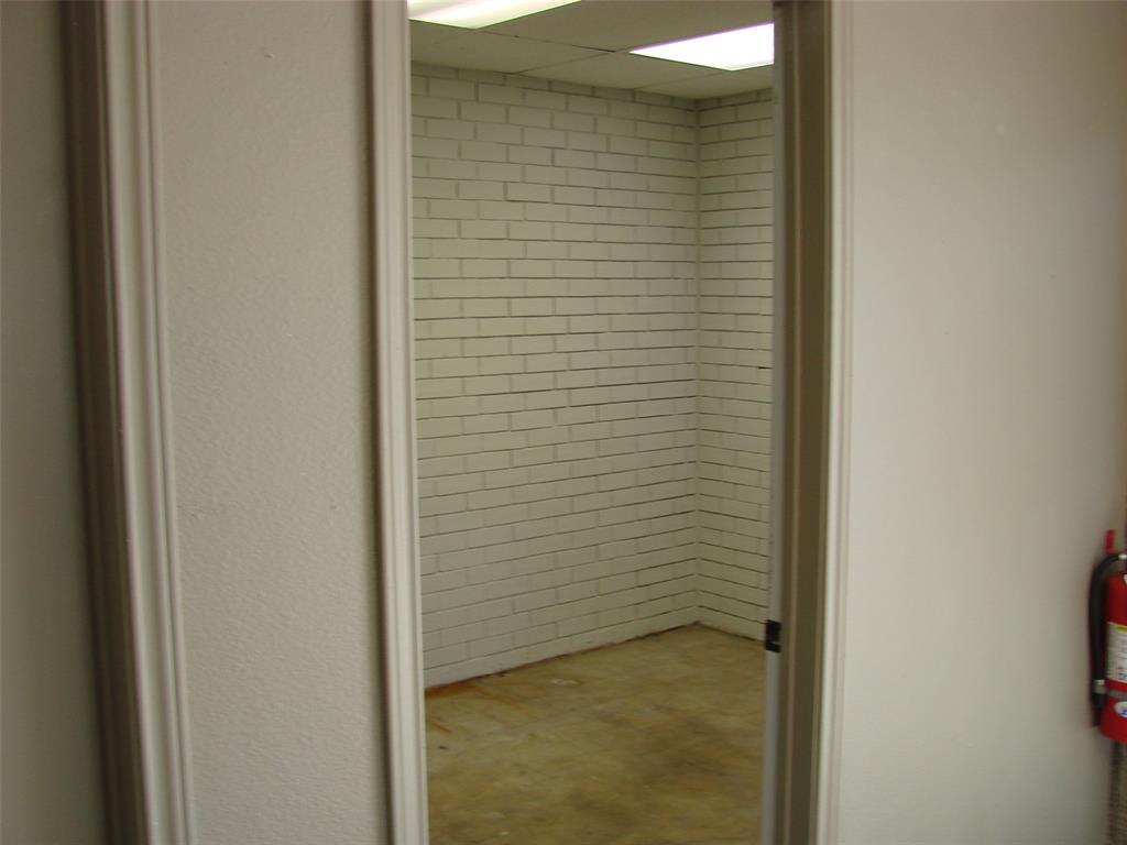 336 N Grand Avenue Property Photo 6