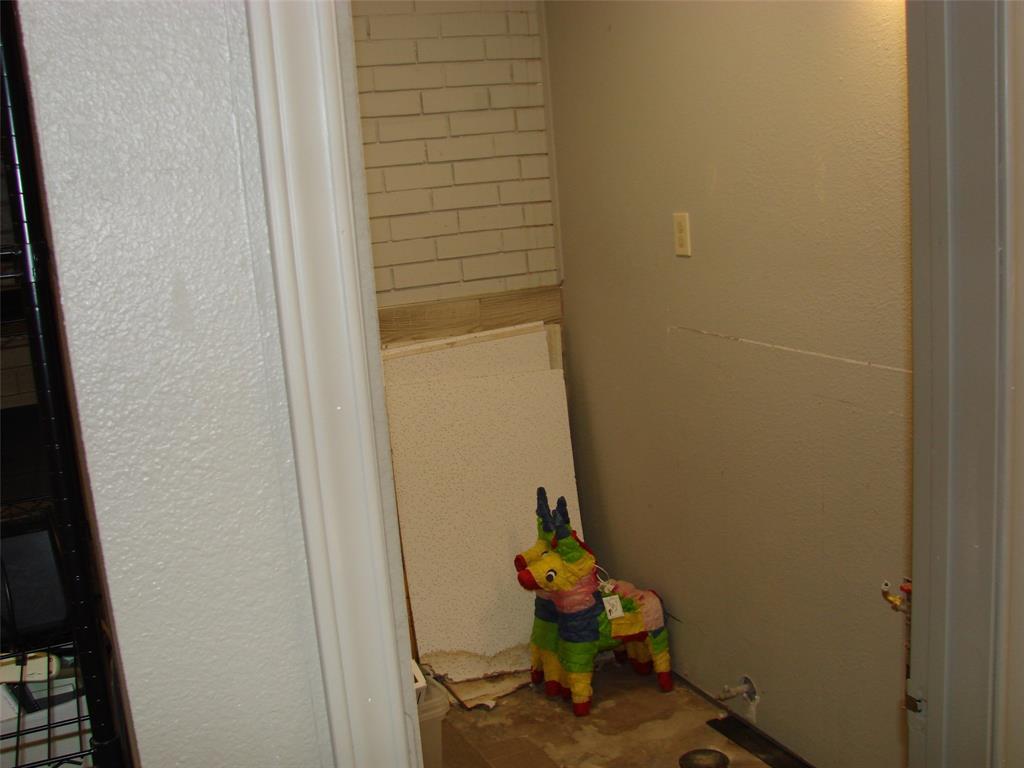 336 N Grand Avenue Property Photo 9