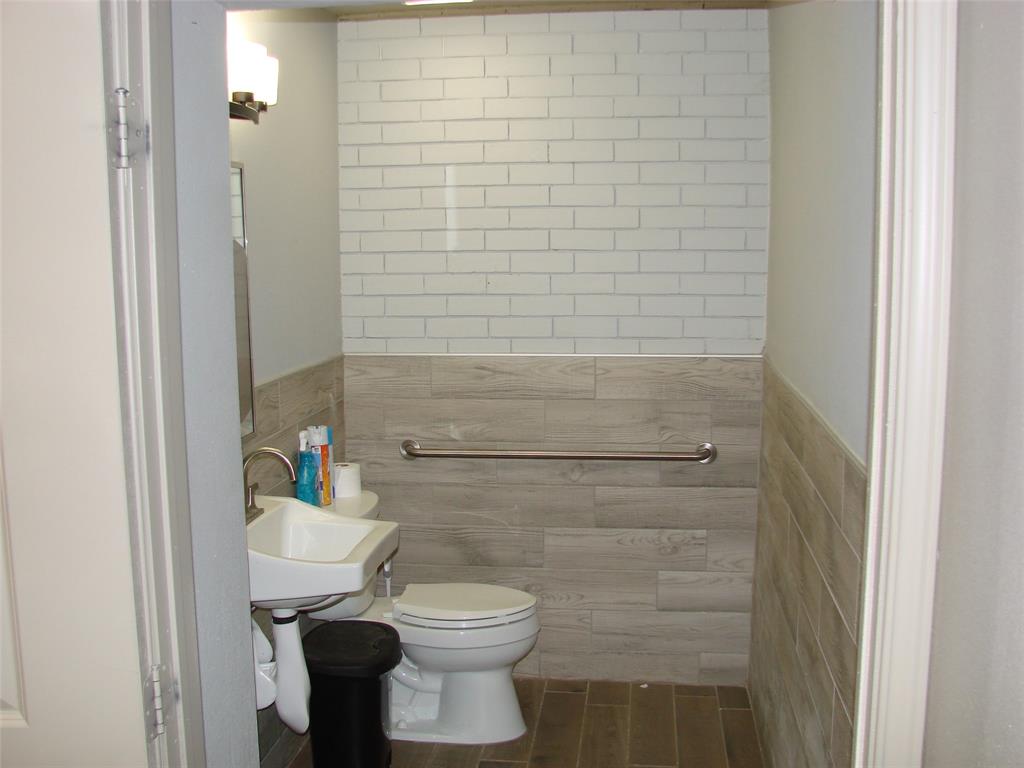 336 N Grand Avenue Property Photo 10