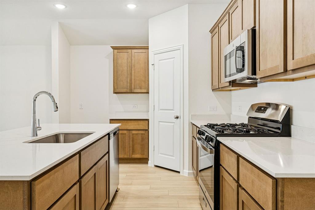 2506 Canadian Way Property Photo 4