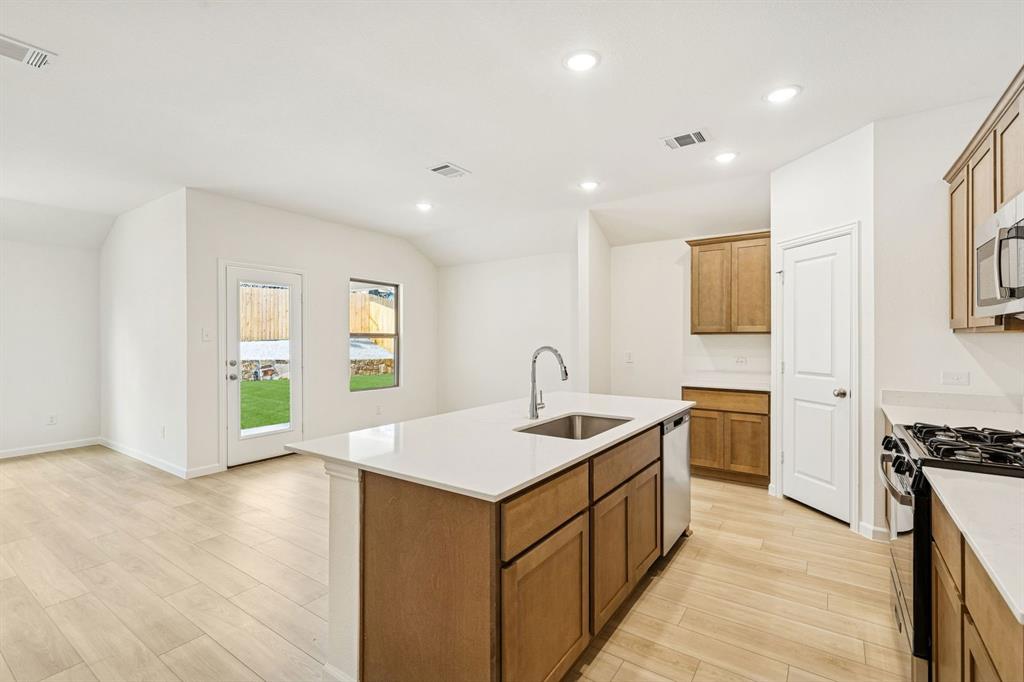 2506 Canadian Way Property Photo 5