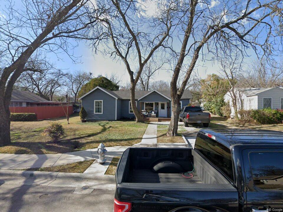 209 Cynisca Street Property Photo 1