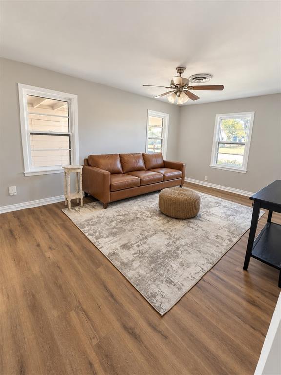 1109 E Ikard Street Property Photo 2