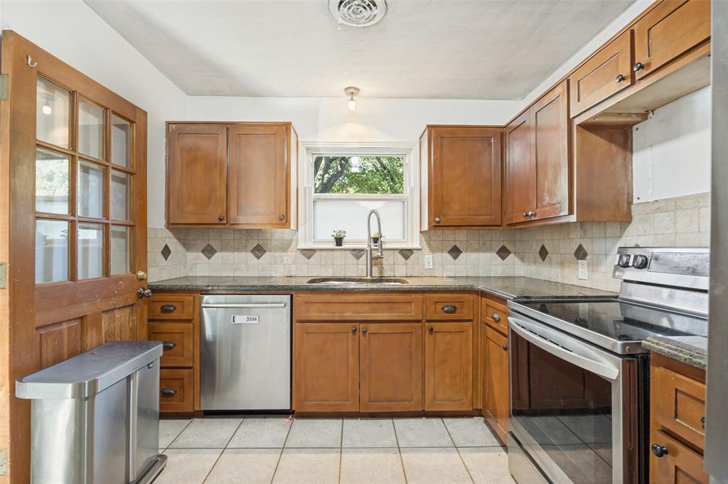 559 Blanning Drive Property Photo 10
