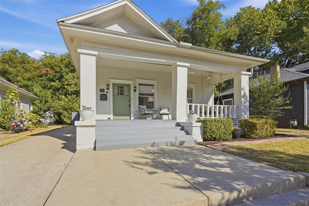 2227 College Avenue Property Photo 1