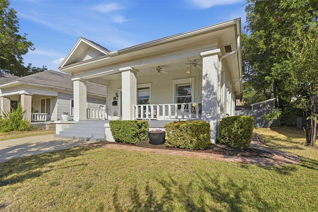 2227 College Avenue Property Photo 5