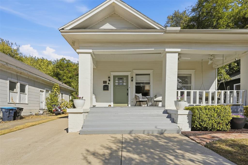 2227 College Avenue Property Photo 6