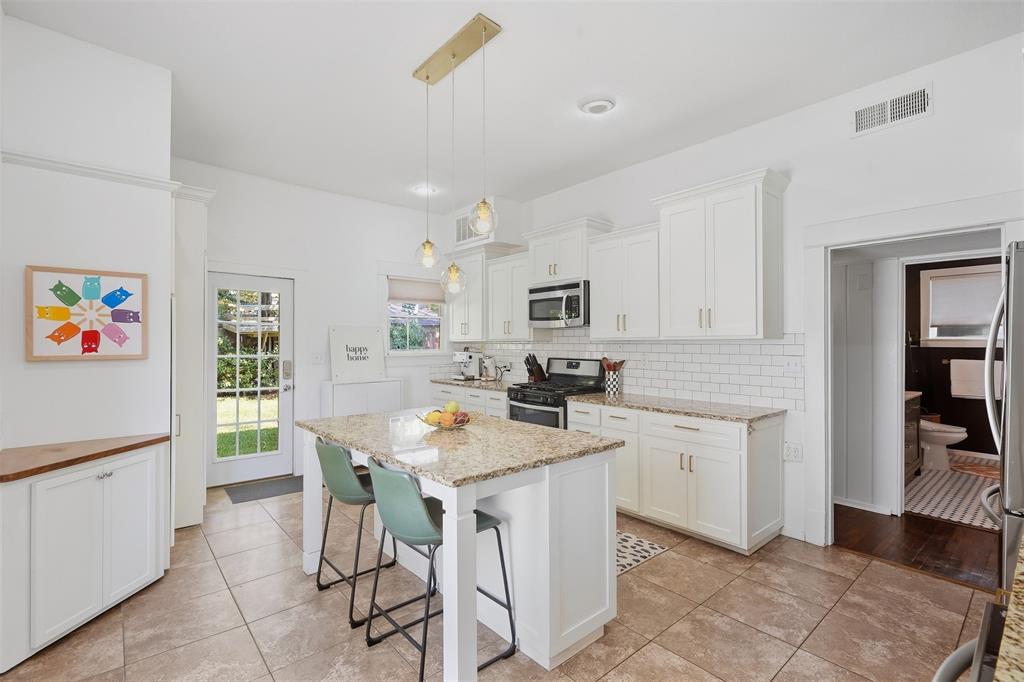2227 College Avenue Property Photo 15