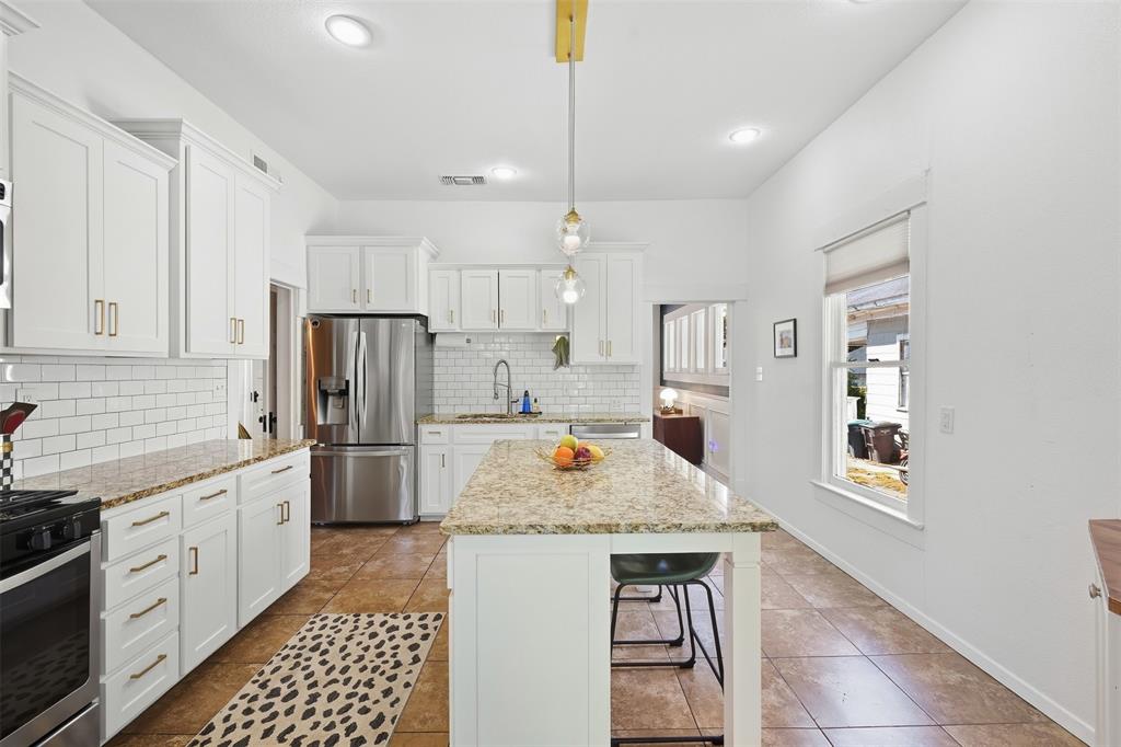 2227 College Avenue Property Photo 17