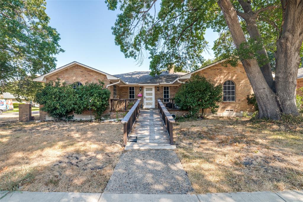 1717 Douglas Drive Property Photo 1