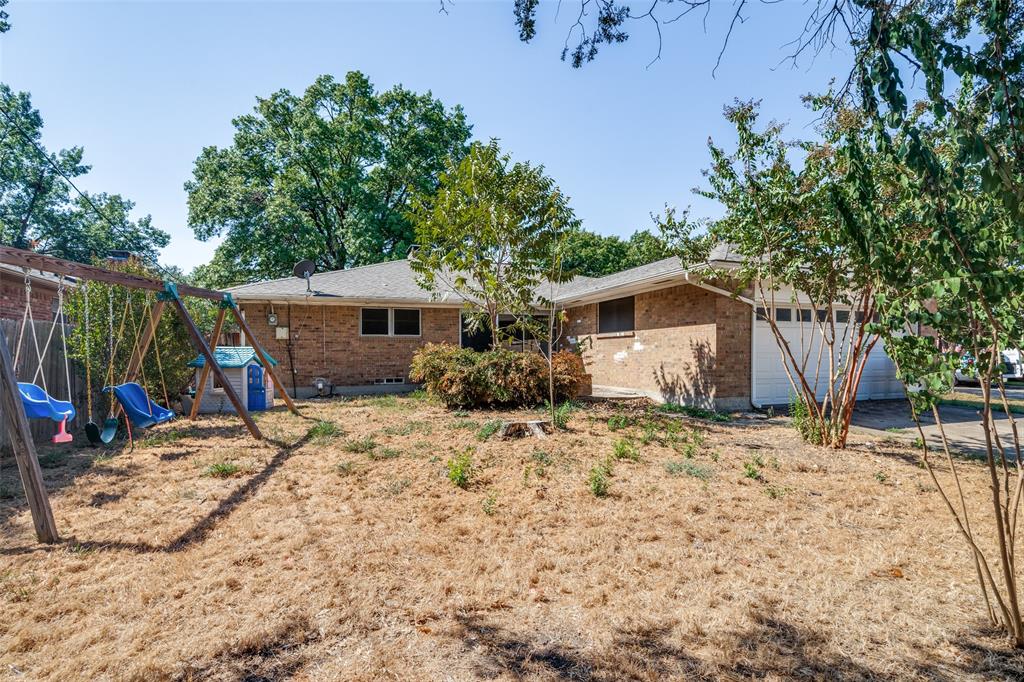 1717 Douglas Drive Property Photo 2
