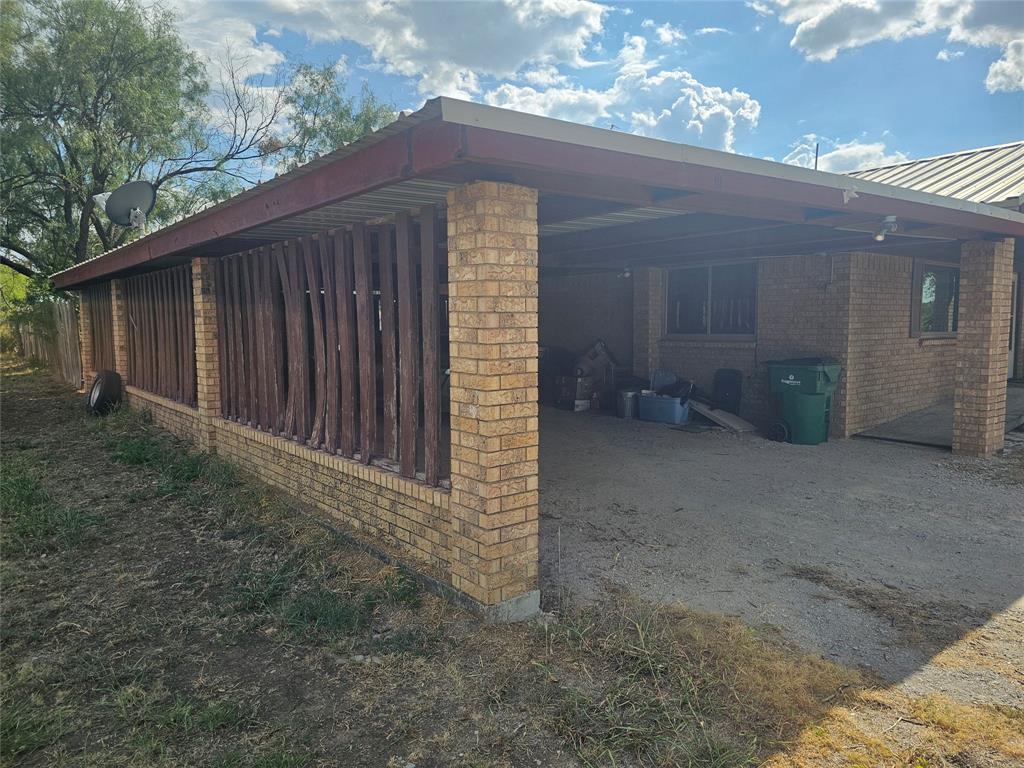 1300 Bailey Street Property Photo 3