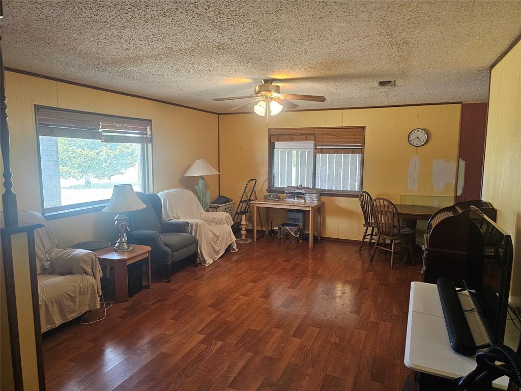 1300 Bailey Street Property Photo 10