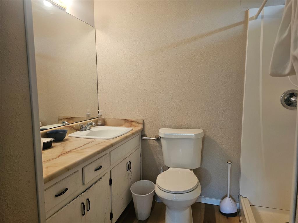 1300 Bailey Street Property Photo 16