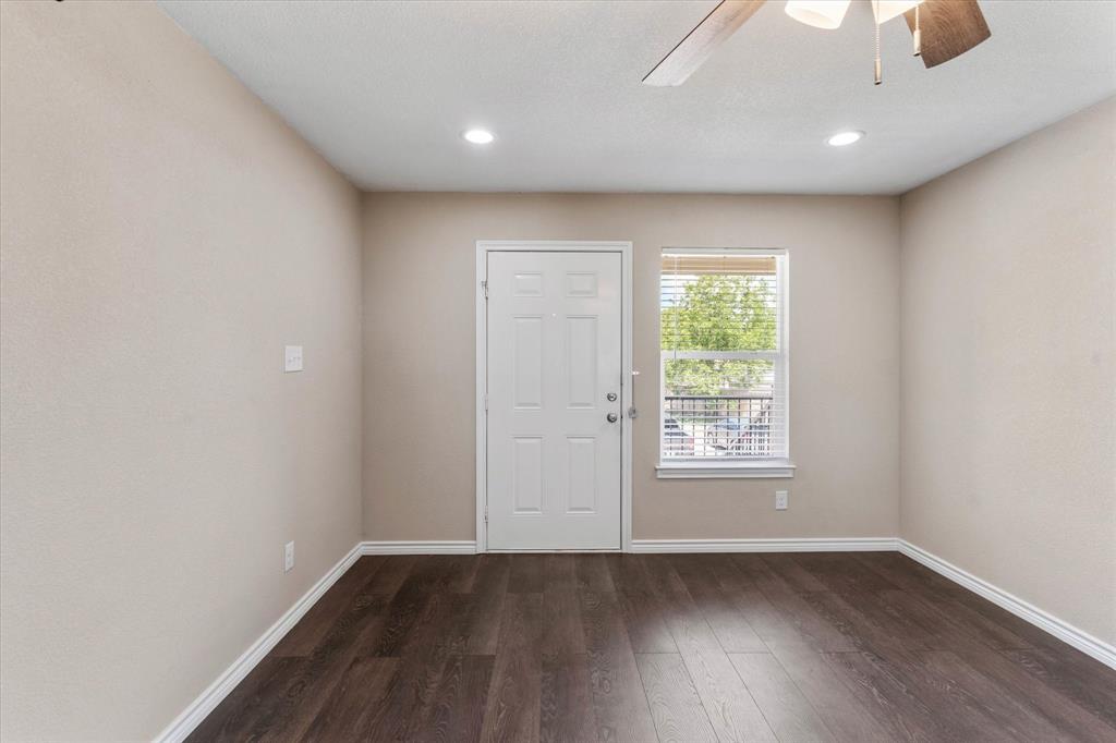1406 Courtney Place D Property Photo 4
