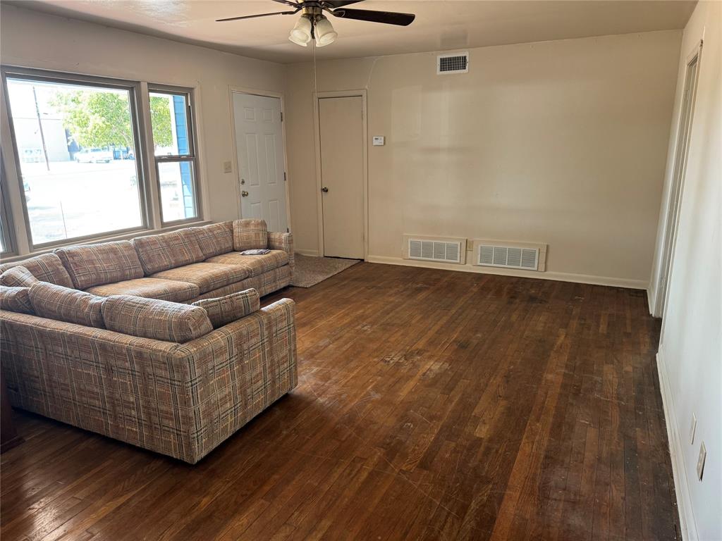 649 Cherry Street Property Photo 4