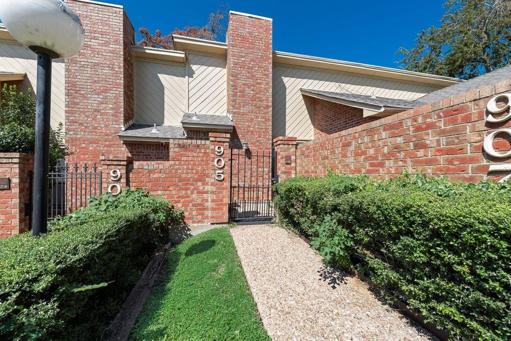 905 Cedarland Boulevard Property Photo 1
