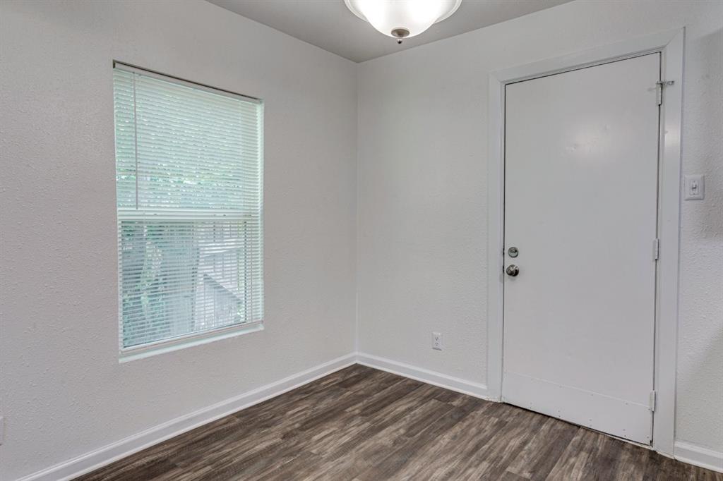 1738 Oak Hill Circle Property Photo 12