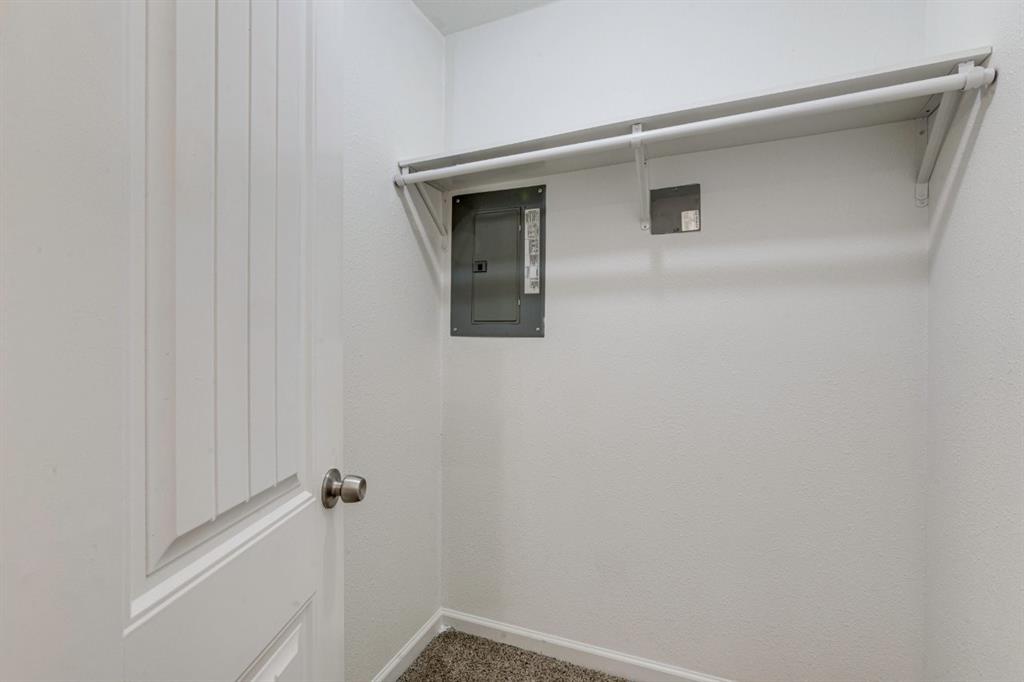 1738 Oak Hill Circle Property Photo 17