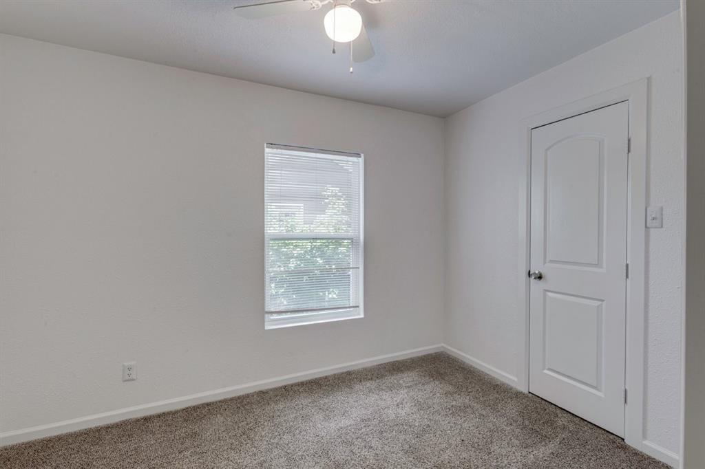 1738 Oak Hill Circle Property Photo 18