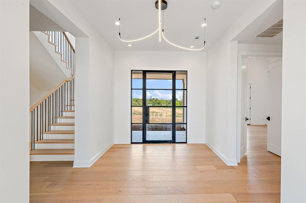 1071 Lakeway Drive Property Photo 3