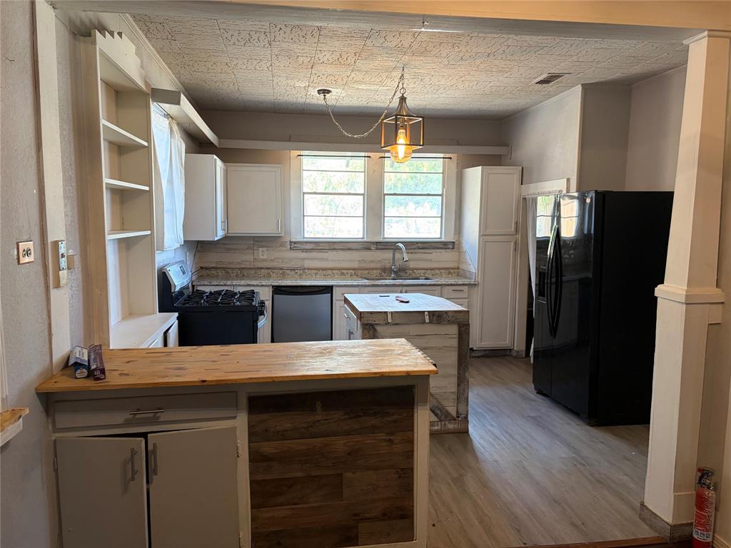 704 W Walcott Avenue Property Photo 16