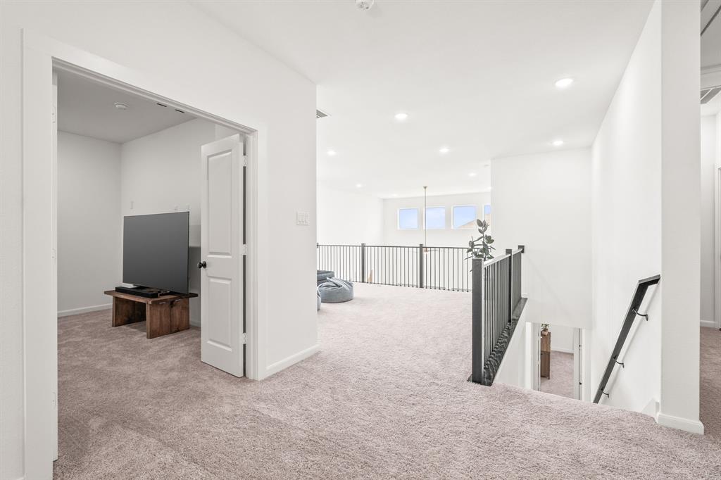 2711 Woodside Road Property Photo 21