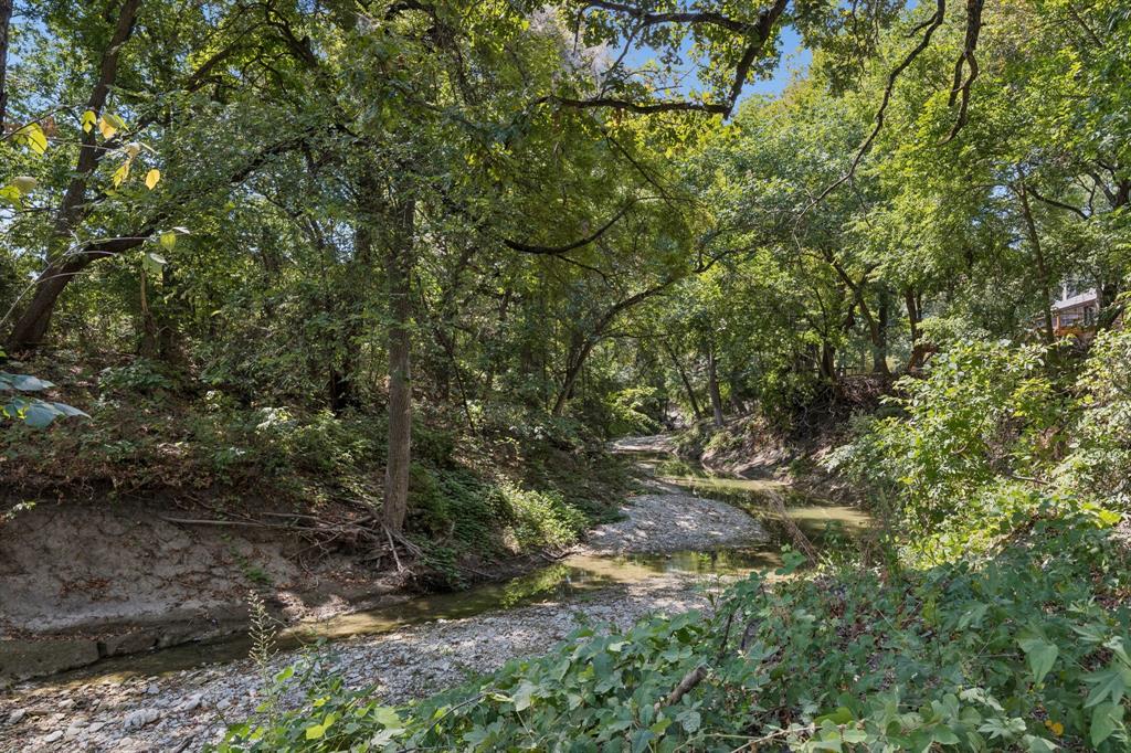3227 Berry Hollow Property Photo 3