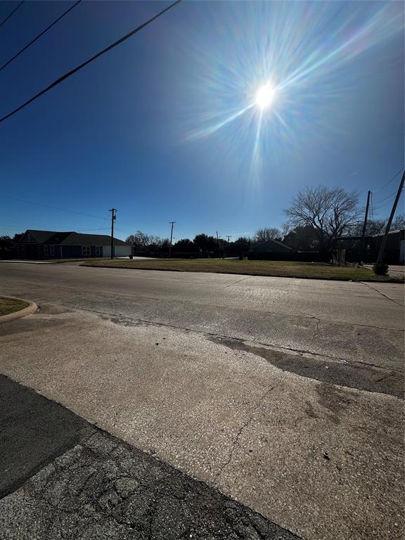 118 W College Street Property Photo 4